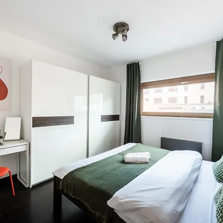 Duplex With 3 Bedrooms Praha