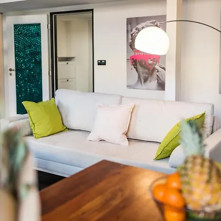 Duplex With 3 Bedrooms شقة براغ