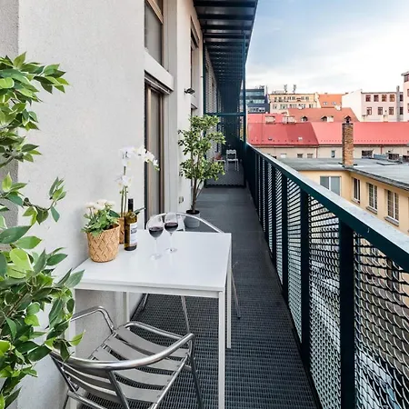 Duplex With 3 Bedrooms Πράγα
