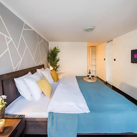 Duplex With 3 Bedrooms Διαμέρισμα Πράγα