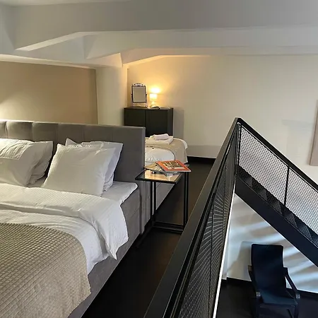 Duplex With 3 Bedrooms Πράγα